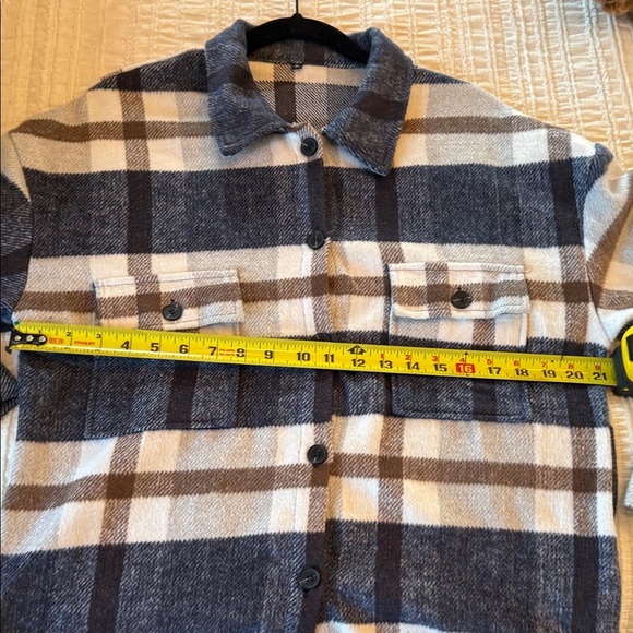 Medium Weight Plaid Flannel Shacket 💯 polyester - Picture 4 of 9
